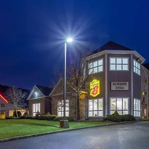 Super 8 By Wyndham Hotel